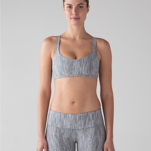 Lululemon Free To Be Zen Bra
Luon Arrow Jacquard Battleship Silver Spoon - Picture 3 of 10